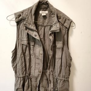 Army green vest.
